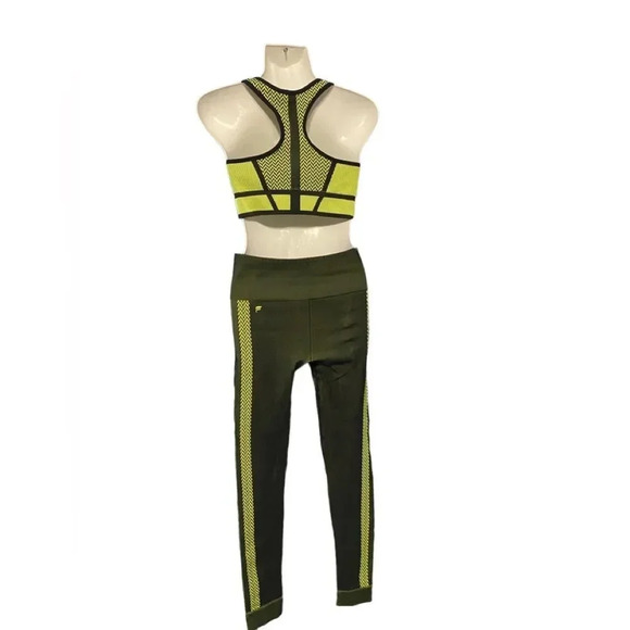 Fabletics 2 Piece Outfit- Includes High Waisted Seamless Leggings & Sports Bra - Picture 9 of 14